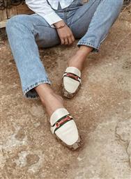 Loafers με διακοσμητική αγκράφα - Μπεζ από το Issue Fashion